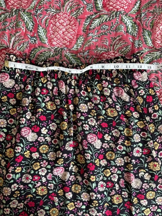 LOFT Black fully lined Floral Skirt with pockets - Picture 7 of 8